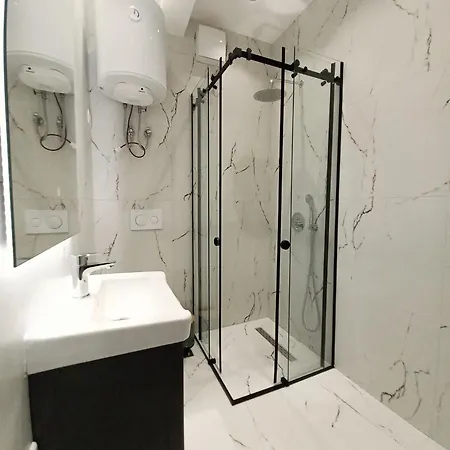 Goat شقة تيرانا